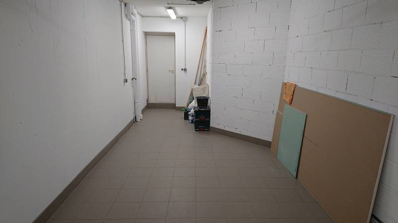 Artisan tout corps d'état pour la rénovation complète d'un garage avec installation électrique à Franconville