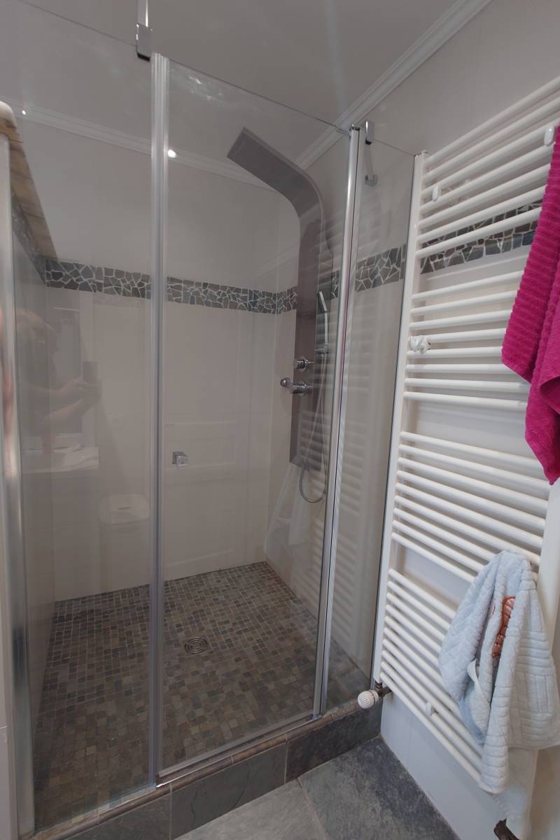Entreprise pour pose de paroi de douche sur mesure à Beauchamp 95250