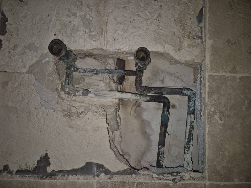 Recherche et réparation de fuite encastrée, dans une douche carrelée à Taverny