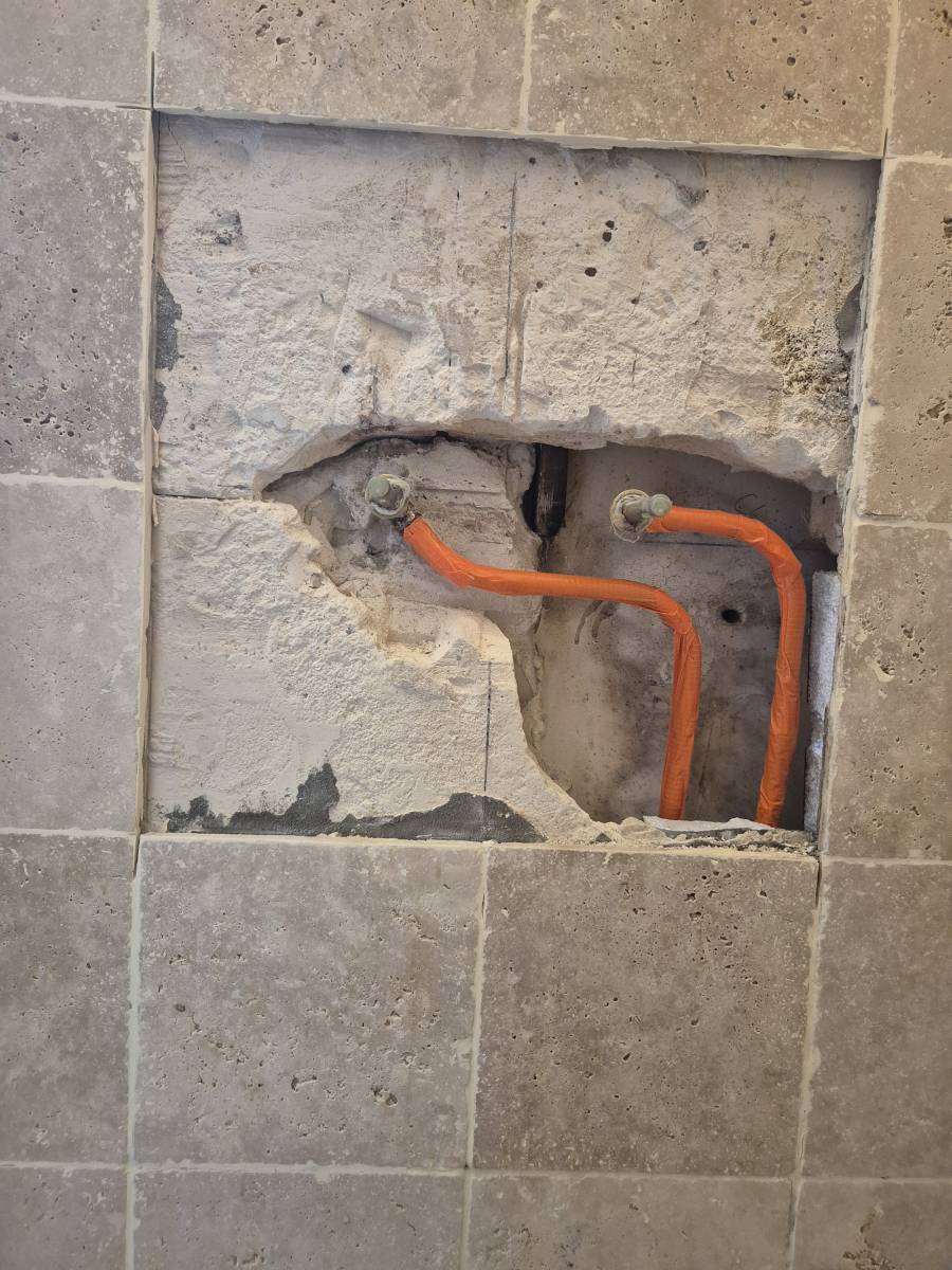 Recherche et réparation de fuite encastrée, dans une douche carrelée à Taverny