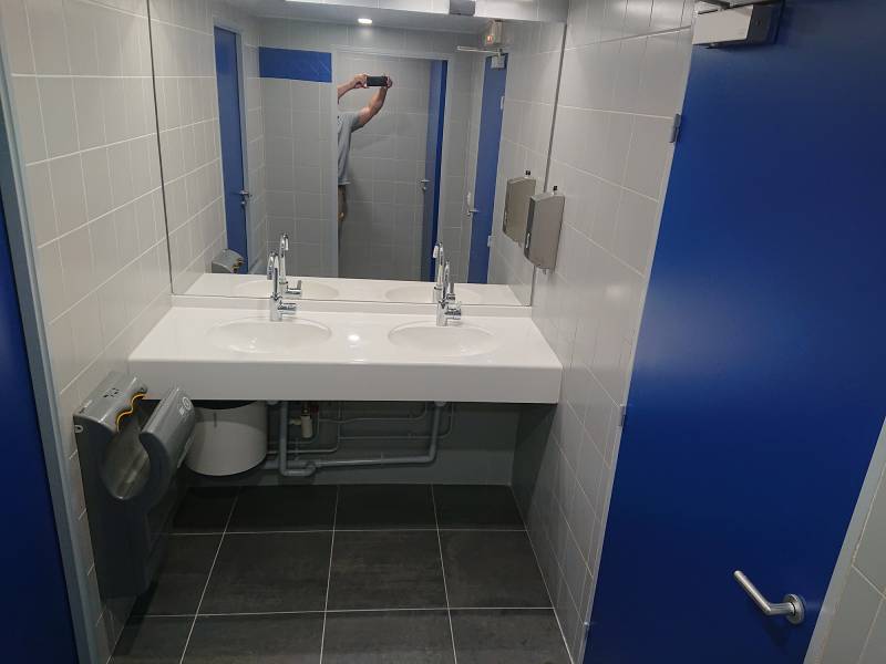 Rénovation d’un bloc sanitaire dans une entreprise près de Saint-Leu-la-Forêt 95320