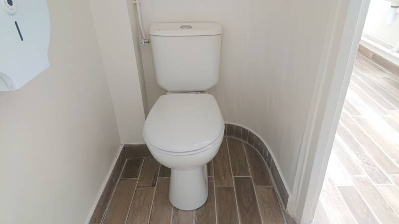 Rénovation d'un bloc sanitaire dans une école primaire près de Villiers-Adam 95840