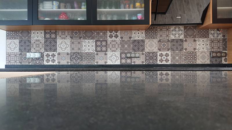 Rénovation d’une cuisine équipée avec pose de carrelage à Taverny 95150