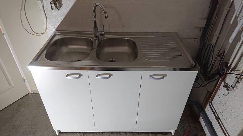 Installation d’un meuble évier en inox avec pompe de relevage dans un sous-sol, Méry-sur-Oise 95540