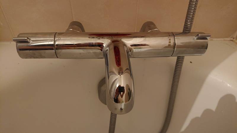 Pose d’un mitigeur thermostatique bain/douche HANSGROHE dans une salle de bain, Méry-sur-Oise 95540