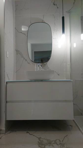 devis pour installer de nouveaux meubles dans une salle de bain près de Méry-sur-Oise 95540 