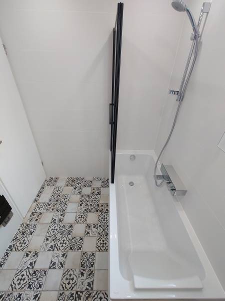 Rénovation complète salle de bain avec carrelage imitation carreaux de ciment, Franconville 95130