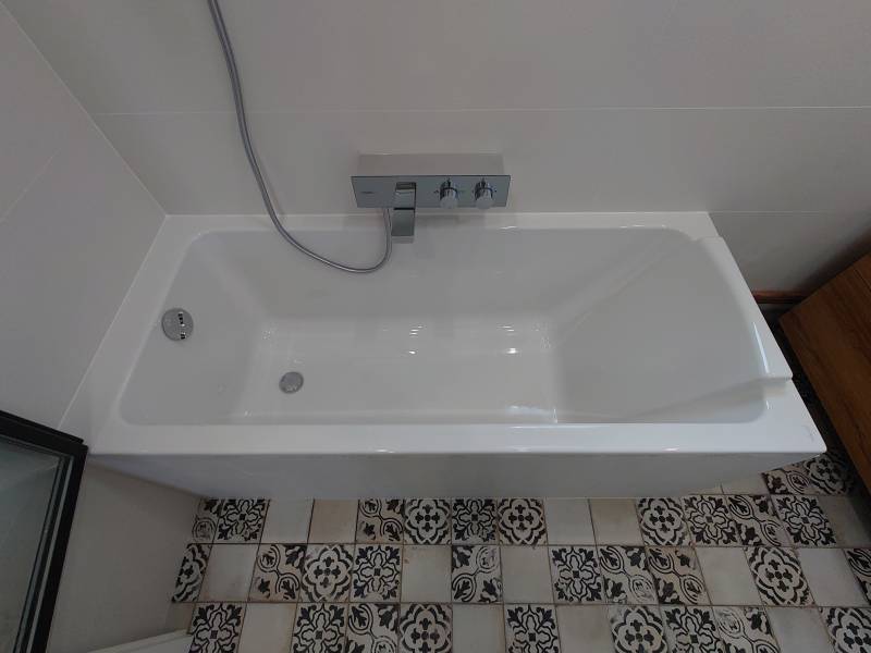 Rénovation complète salle de bain avec carrelage imitation carreaux de ciment, Franconville 95130
