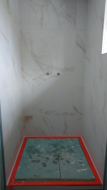 Entreprise pour pose de carrelage dans une douche à taverny 95150